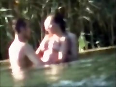 план a trois dans la riviere
