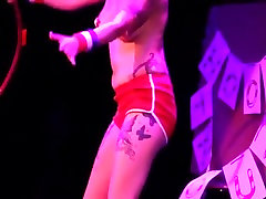 sexy hula-hoop-reifen star streifen nach unten und setzt auf eine show! erstaunlich!!!