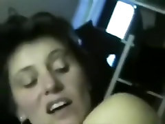 Cuckold scopa con un altro e il marito si sega