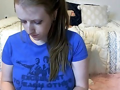 rousse avec de gros seins savoureux prêt à traire