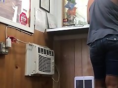NICE ASS AT MY MECHANICS momteen son