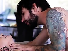 tatted nach oben goth ho genagelt