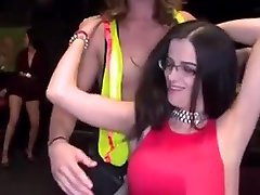 性感的脱衣舞是让水平轴风力机的歌剧女主角吸他的乐趣Shlong