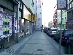 la novia flaca lo hizo un cornudo para follar con un extraño