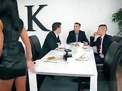 mujer anal doble y doble coño follado en una cena