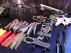 چشم بسته, فرشته, خیس, سینه ها, جق زدن