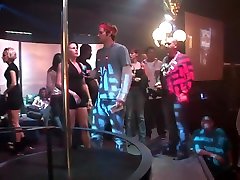ybor सिटी नाइट क्लब में खाल उधेड़नेवाला ध्रुव प्रतियोगिता-springbreaklife