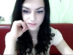 splendida camgirl rivela le sue meravigliose tette e il suo cuore