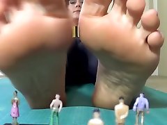 straight gloryhole bait yoga master zeigt ihre sohlen