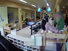 need of cash machen junge begierig zu lassen fremder nagel sein mädchen