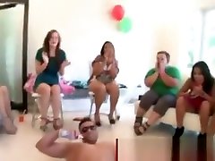 ढंकी महिला नंगा मर्द काले बाल वाली spicing में पार्टी