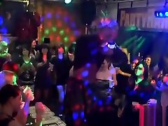 مقابله رقص و نشت گربه