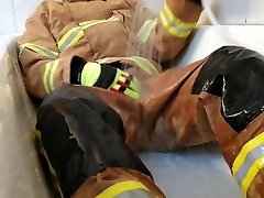 cleaning the pissed firefighter hardly mourh fuck in shower