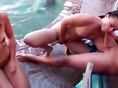 gadis bugil cantik Blowjob With College Girls