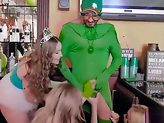 непослушный квинтон джеймс падает большой, праздничный груз на всем протяжении веселья любящих шлюх