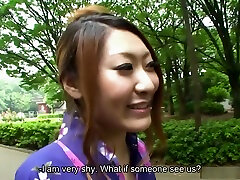 Yuka Kurosawa pleased her lover in the toilet