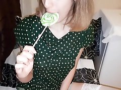 chudy nastolatek lizanie lolipop i złodzieje dziękuję