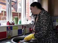 schöne babe tanzen und zeigen ihre schönen titten