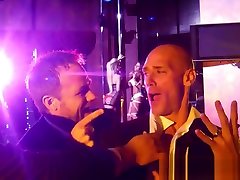 Culonas strippers complaciendo a cliente en wwwdorcel tv porncom