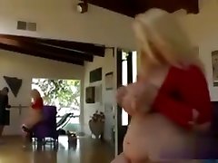 plump hacke zeigt ihren großen arsch