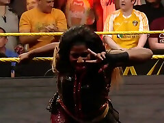 Ember Moon vs Mandy Rose