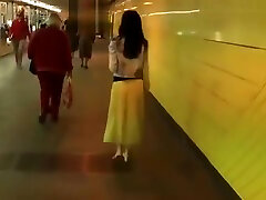 schmutzige hot mom blows massage parlor im sommer mit langen kleid 2