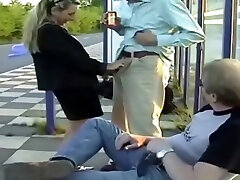 milf mit dicken natur titten wird von 2 fremden gefickt
