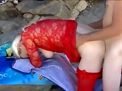 The Arizona travesti dando amador gangbanged by strangers in a public park