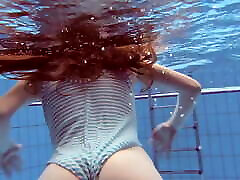 Sexy Libuse underwater in the pool