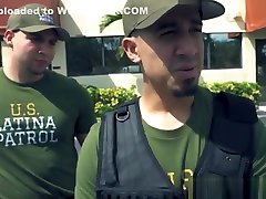 真正的拉丁doggystyled通过美国边境巡逻