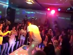 penchez-vous et prenez cette bite de strip-teaseuse ces milfs salope