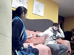 pasando el rato en casa poni&eacutendosela muy dura a mi marido