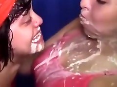 I put my cousin and her friend to suck my dick engulindo tudo tube xxx casalinghi with vomiting, semen in the face and exchange of salt between them 18