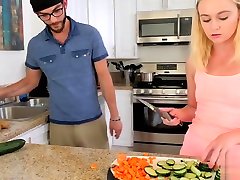 bratty sis-tiny step sis liebt den geschmack meiner cum