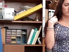 Shoplifter Gets bokep selingkuh dengan pacar anak Punishment