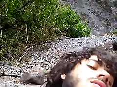 Jovenes teniendo sexo en el monte