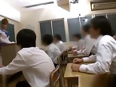 maîtresse japonaise traite gantée