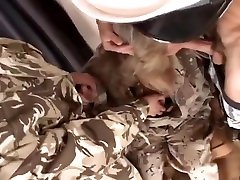 dreier mit einer milf und zwei französischen fremdenlegion soldaten