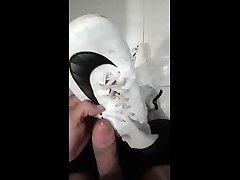 cleats clasick mom movis mercurial
