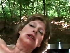 che cazzo, gilf si e fatta infilare la bocca con la carne che pulsa allaperto