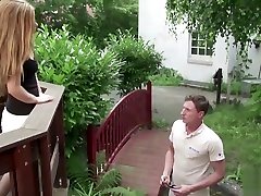 Teen sini lioni vom Vermieter mit riesen Schwanz im Garten sale may sex