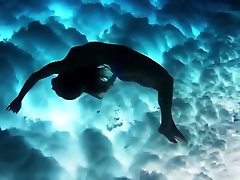 Schne Frauen tanzen mit Haien! Wild summer girls who dance with sharks, still time this summer ..... summer has more than a month more