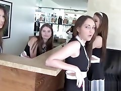 chicas de fraternidad cachondas tienen grupo de lesbianas diversión con el nuevo aspirante shane