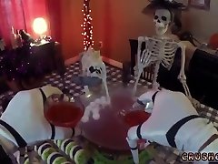 papa pal tochter augenbinde swalloween spaß
