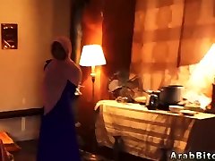 sexy arabische masturbiert und honig mond ersten mal lokale arbeits mädchen