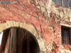 Redhead in sanei leoni around the city