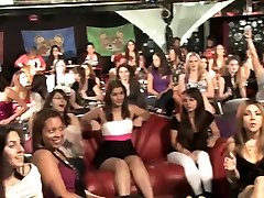 drei brünette slots mit einem kerl