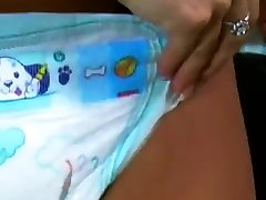 dg0381-heiße britische mädchen in pampers