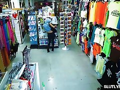 amrikan girls sexxx chooses to suck and fuck officer instead of being in jail