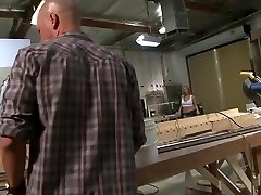 wie angenehm es ist, deine titten zu streicheln, während du von hinten zugeschlagen wirst